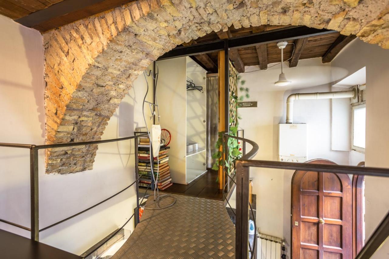 Apartment The Magic Hole Rom