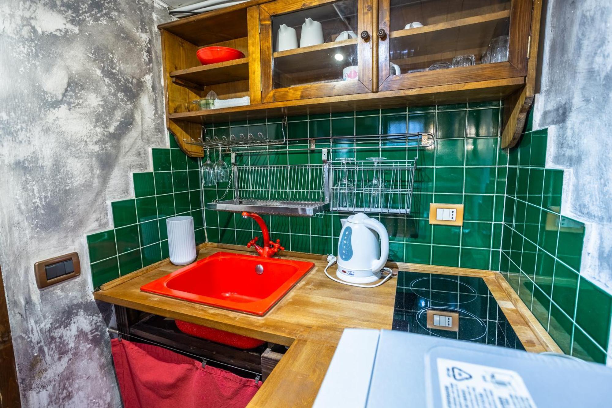 Apartment The Magic Hole Rom