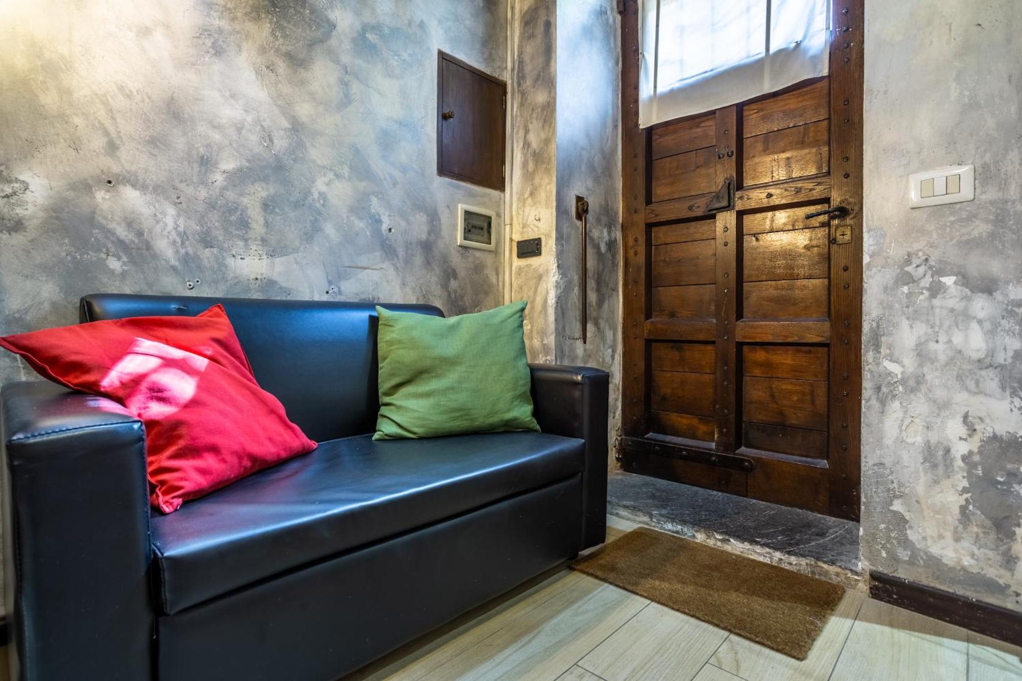 The Magic Hole Apartment Rom